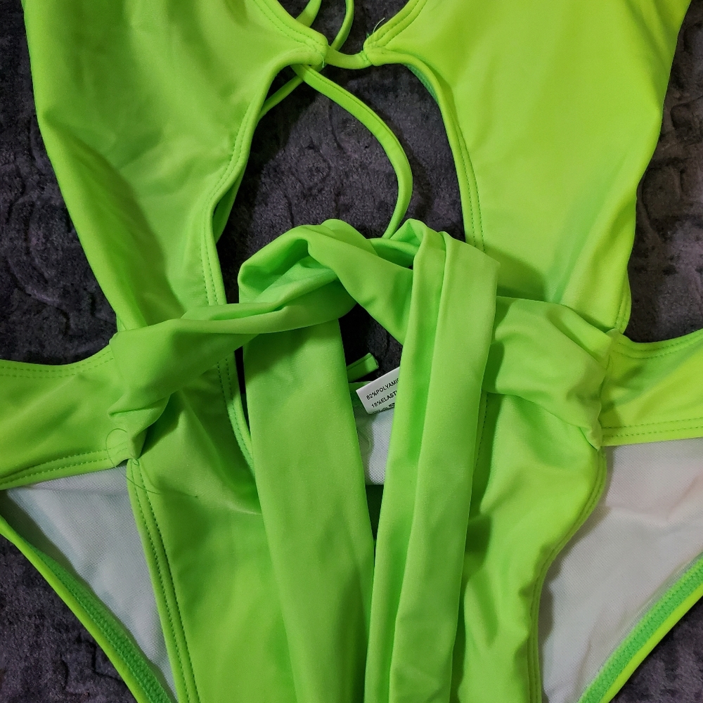 One Piece Swim - Picture 5 of 9